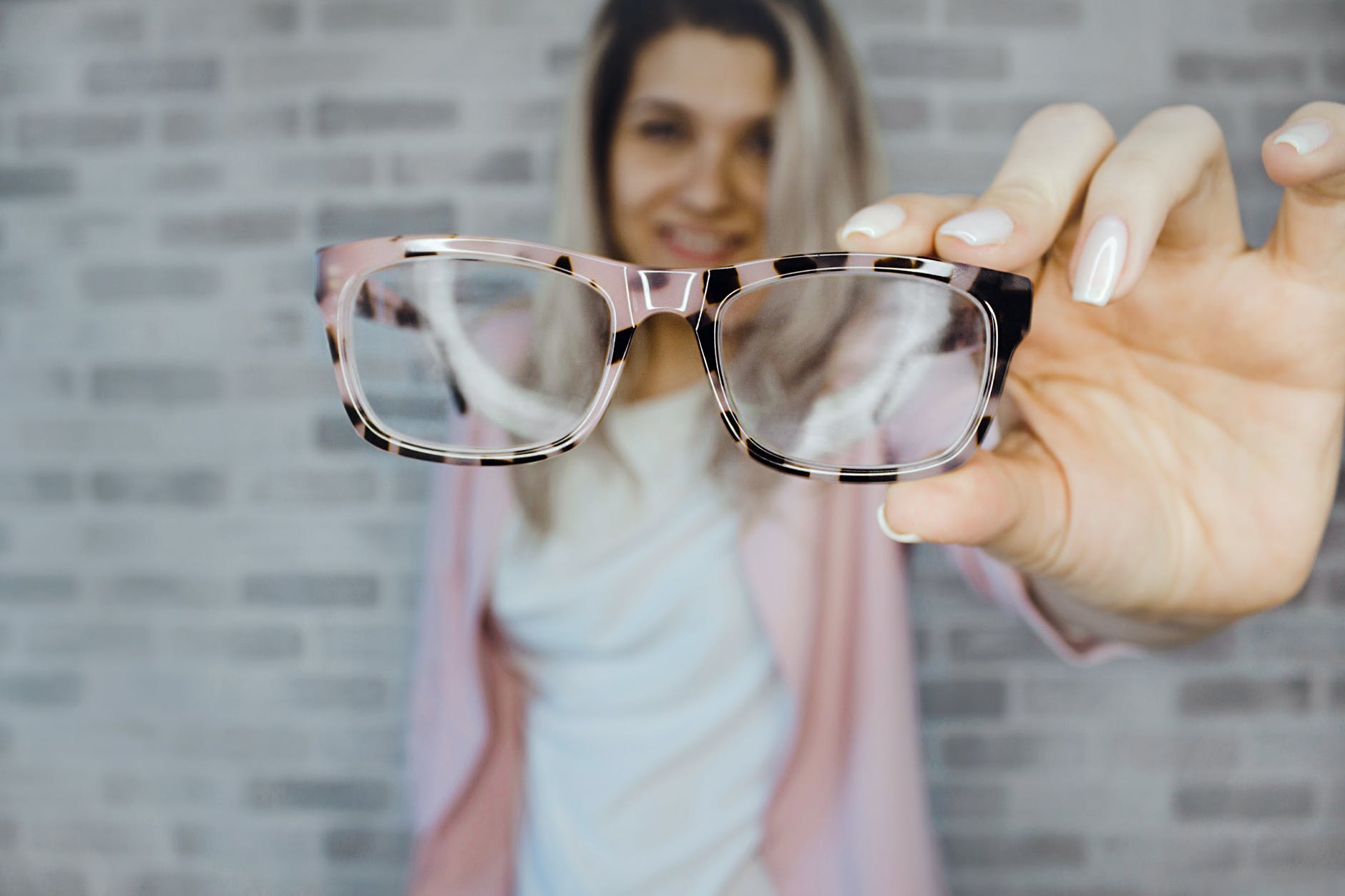 Menda City binden Idioot Wat is beter: lenzen of een bril? - B-Optics Brillen en Contactlenzen